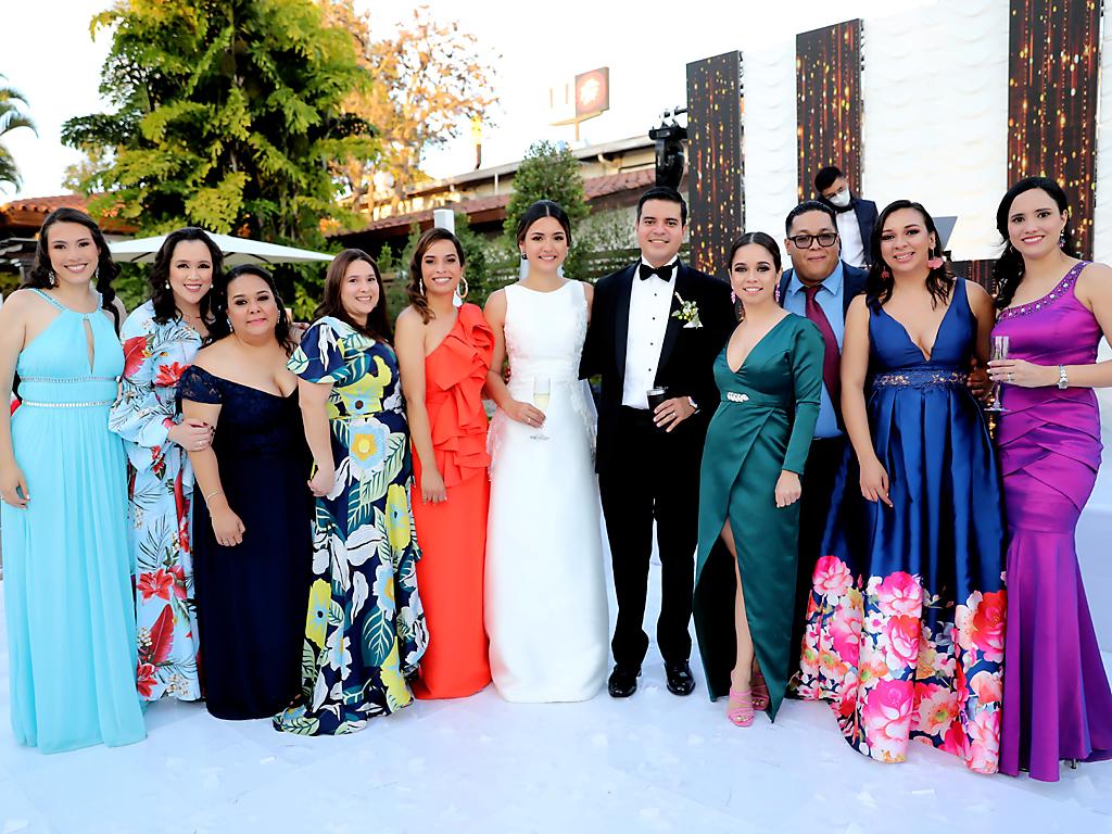 Julia Parada, Jennifer Ramos, Gracia Mejia, Veronica Girón, Lidia Sandoval, Daniela y Carlos Zelaya, Ana Ochoa, Roberto Berlioz, Andrea Meza y Soam Leitzelar
