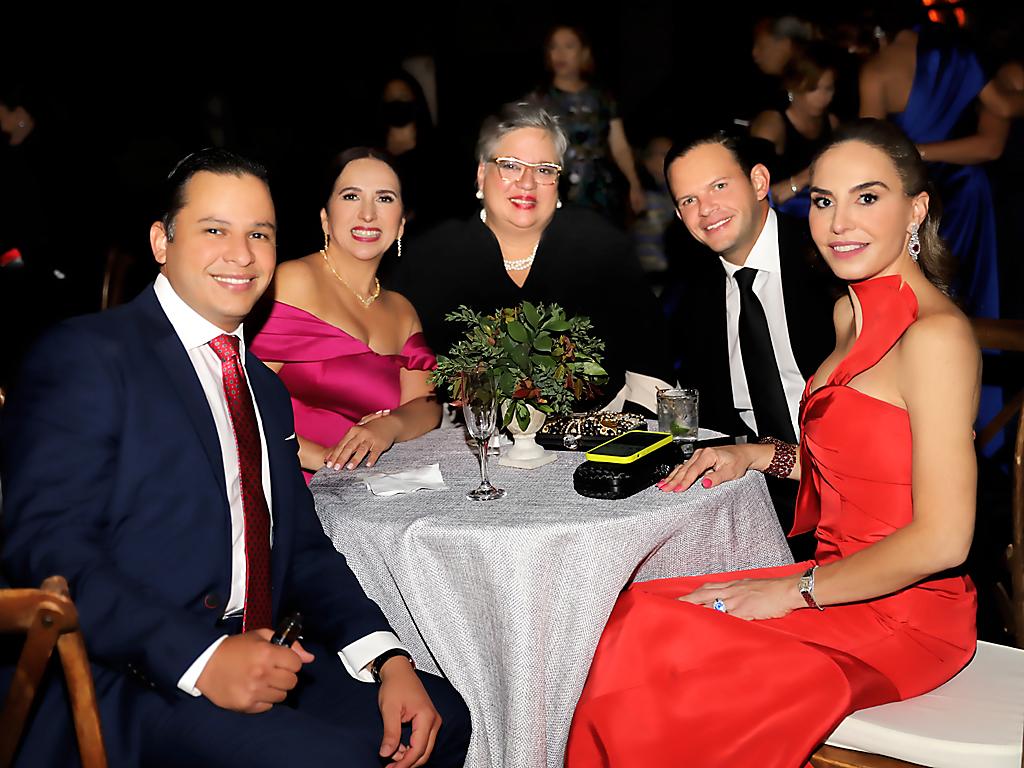 Edgardo Castillo, Mariajose Anzoategui, Florencia Castillo, Christian Castillo y Ana Margarita Morales