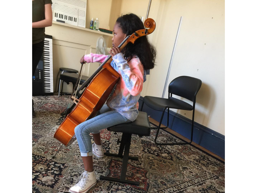 Singleton estudió en un riguroso conservatorio de música para niños en Brooklyn durante 6 años y aprendió a tocar instrumentos de oído a través del Método Suzuki; este se basa en aprender a ejecutar los aparatos a través de grabaciones o libros. 