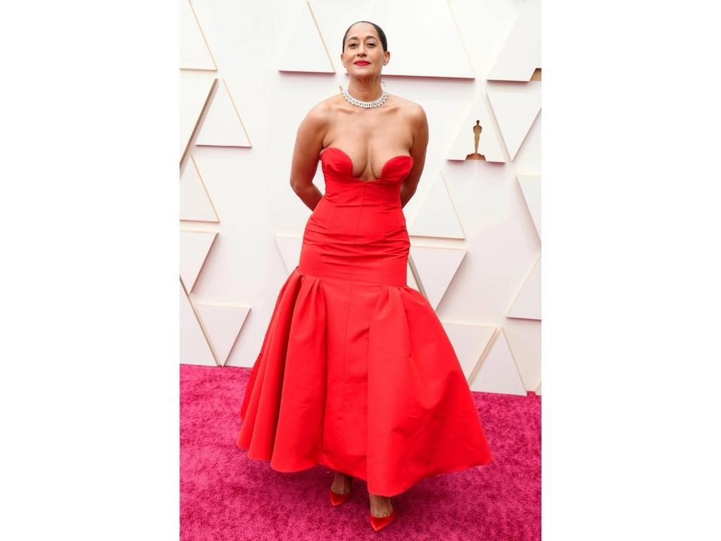 Tracee Ellis Ross vistiendo Carolina Herrera