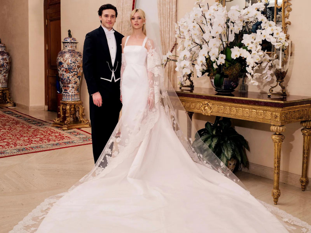 ¡Sonaron las campanas! Brooklyn Beckham y Nicola Peltz contrajeron matrimonio el pasado 9 de abril en una elegante y hermosa boda de cuento de hadas. Cientos de celebridades británicas y estadounidenses asistieron a la ceremonia para celebrar a la joven pareja, y aquí te contamos todos los detalles.