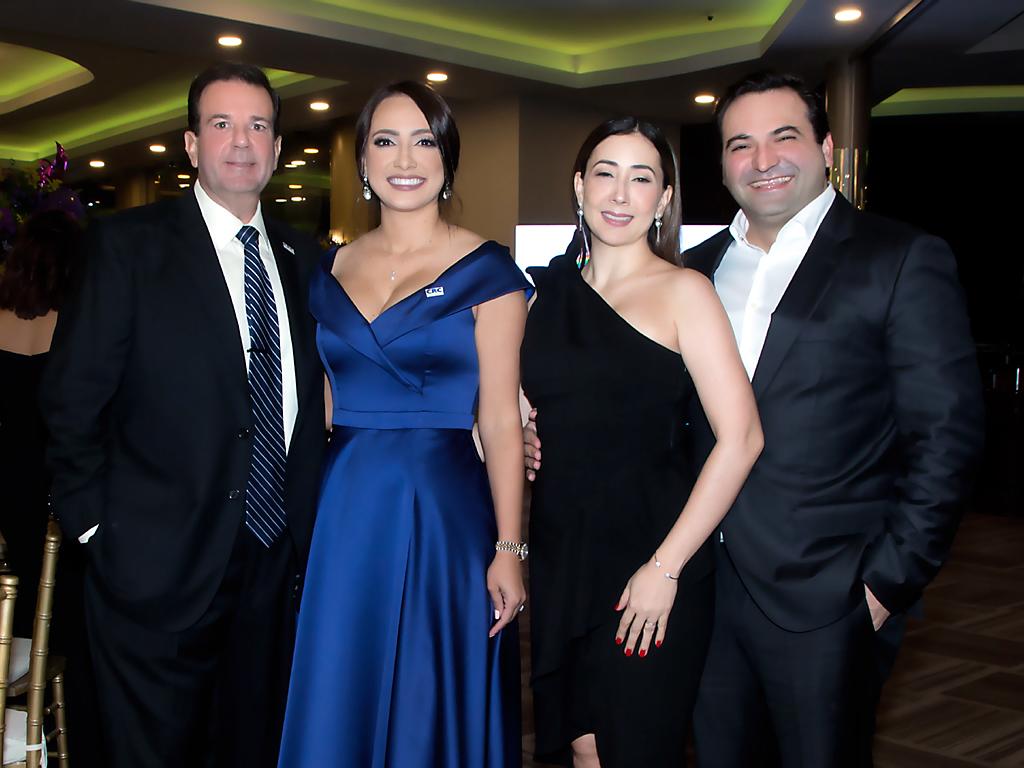 Ronnie y Jenny Mains con Angie y Jimmy Maalouf.