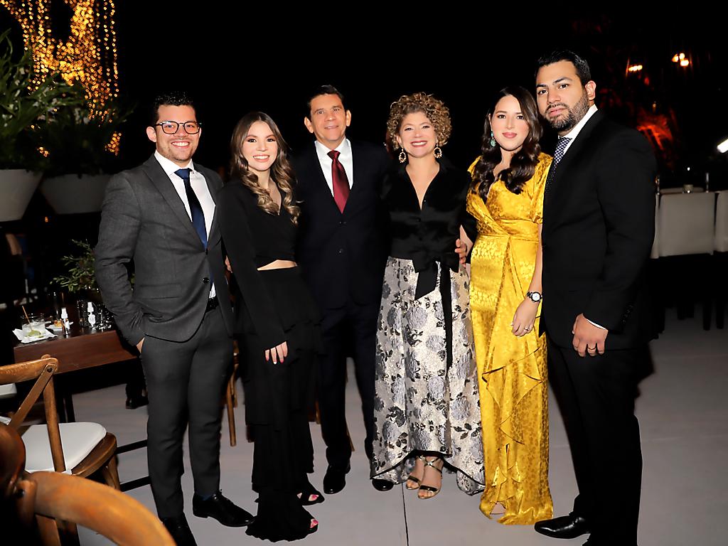 Rafael, Sofía, Rafael y Alexa Castillo con Raquel y Daniel Rodríguez