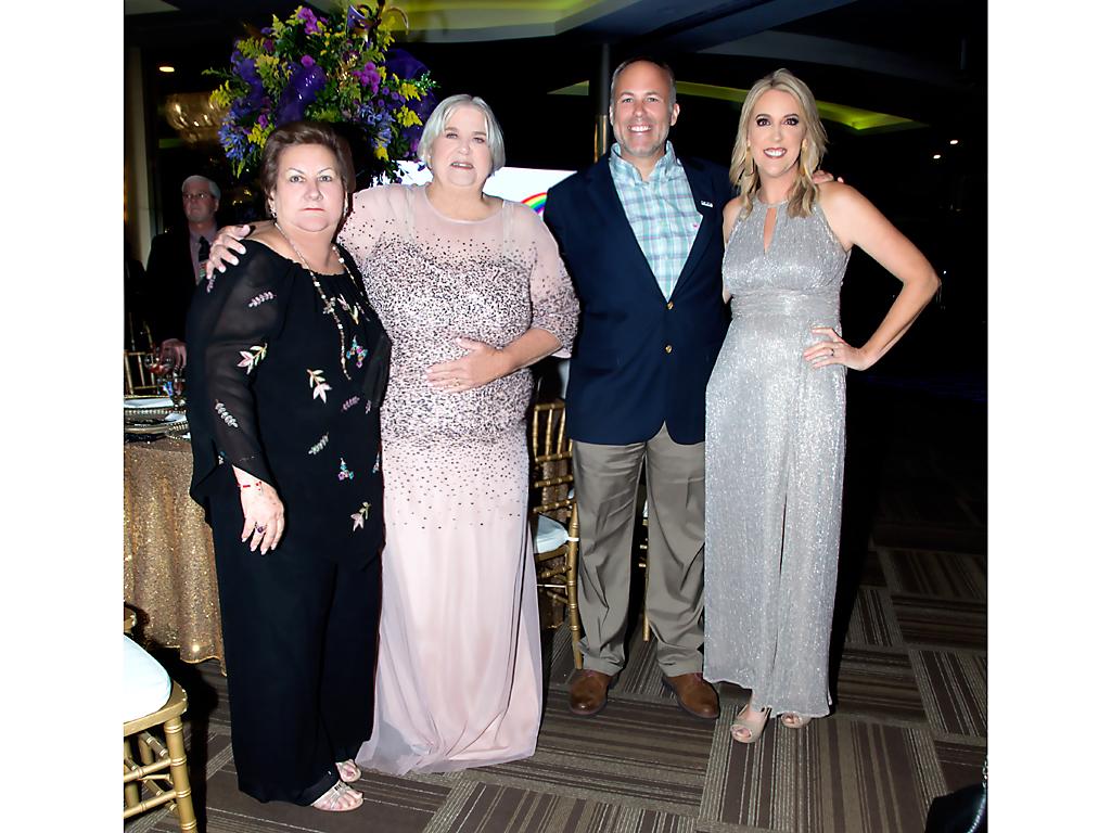 Esther Doubleday, Carol Mains, Justin Arnold y Kelly Arnold.