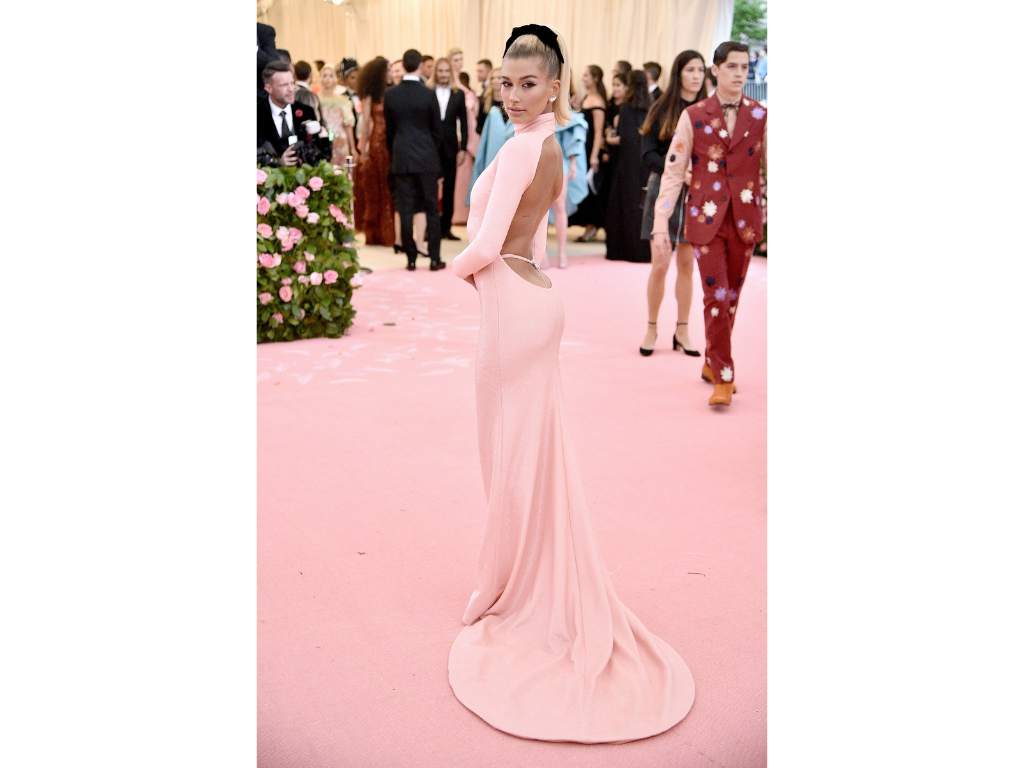 Hailey Bieber.