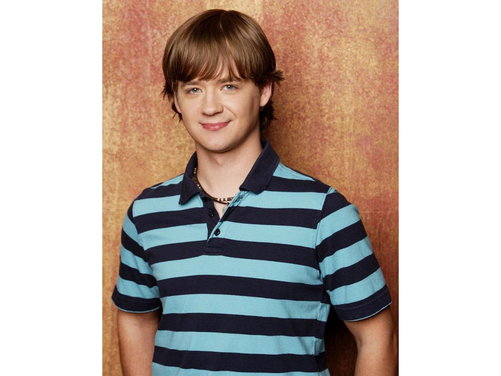 El casting duró 6 años.Seguramente este es un dato que te sorprenderá leer. Según Jason Earles, el actor que interpretó a Jackson, hermano de Miley, los productores tenían la idea del programa desde hacía mucho tiempo, pero no habían encontrado a los actores adecuados para interpretar a estos personajes, especialmente el papel principal.