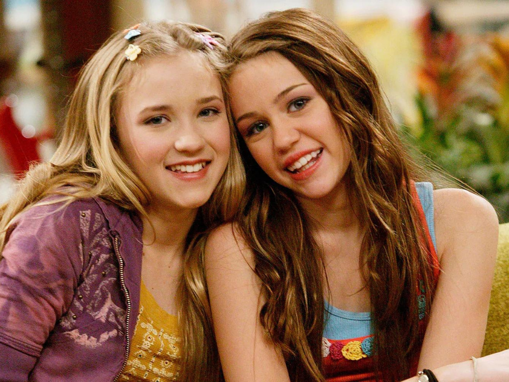 Emily Osment improvisóDurante el último día de grabación, Emily Osment añadió un fragmento, justamente en la escena donde Miley llega de sorpresa al dormitorio en la Universidad de Lily. Miley dice: ‘’te amo mucho’’, y en su respuesta Truscott dijo: ‘’lo sé’’. Según la actriz, ella improvisó esto para que pudiera tener la última línea de toda la serie.