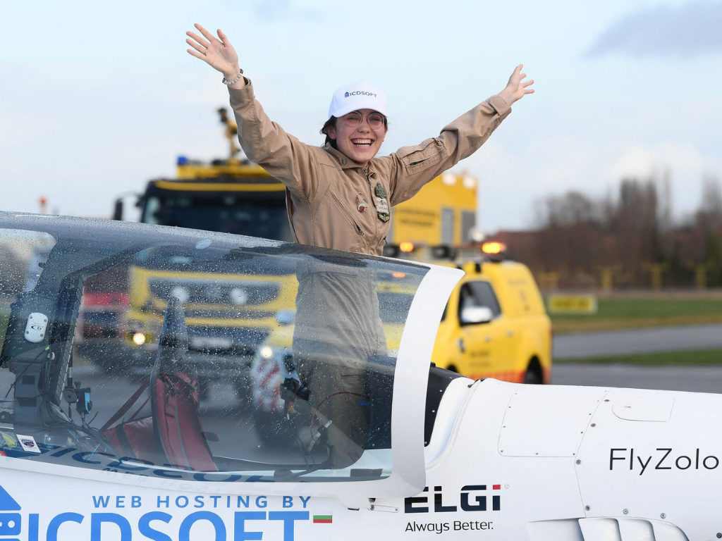 Zara RutherfordCon tan solo 19 años, Zara Rutherford se convirtió en la mujer más joven en darle la vuelta al mundo. La aviadora belga-británica recorrió 52 países, aproximadamente 51,500 kilómetros, en un avión ultraligero en un periodo de cinco meses, terminando en enero. 