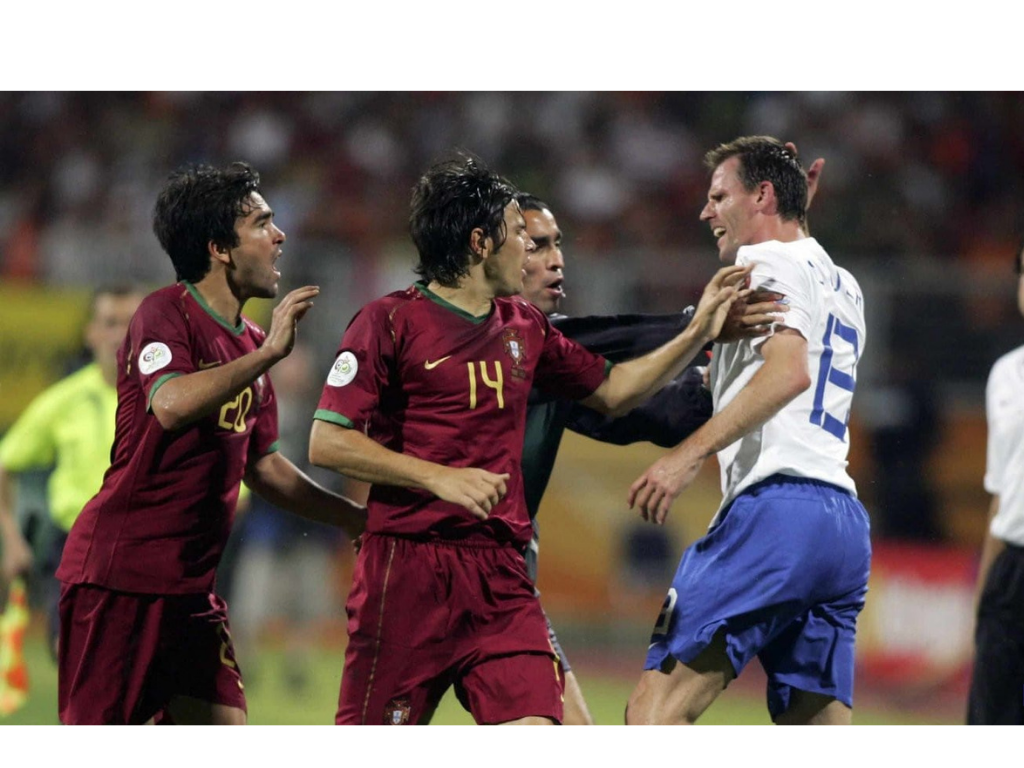 Batalla de NurembergEl partido entre las selecciones de Portugal y Holanda en el mundial del 2006 prometía ser un verdadero espectáculo por el nivel de fútbol de ambas escuadras. Pero no fue así, más bien fue un partido lleno de muchas faltas y peleas, terminando con cuatro jugadores expulsados y 16 amonestaciones. 