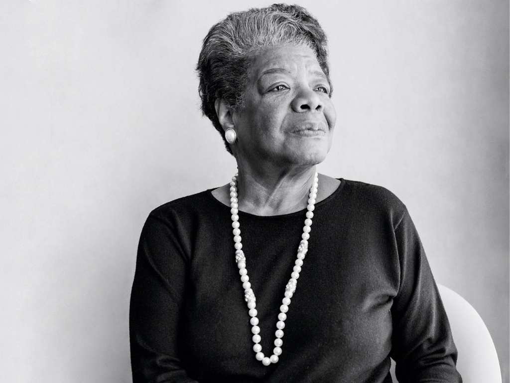 Maya AngelouA pesar de haber fallecido, Maya Angelou sigue haciendo historia. La poetisa y defensora de los derechos civiles ahora se convirtió en la primera mujer afroamericana en aparecer en una moneda de veinticinco centavos de dólar de Estados Unidos. De acuerdo al Washington Post, Angelou es la primera de cinco mujeres que aparecerán en monedas nuevas este año, como parte de un programa autorizado por una ley del Congreso en 2020.