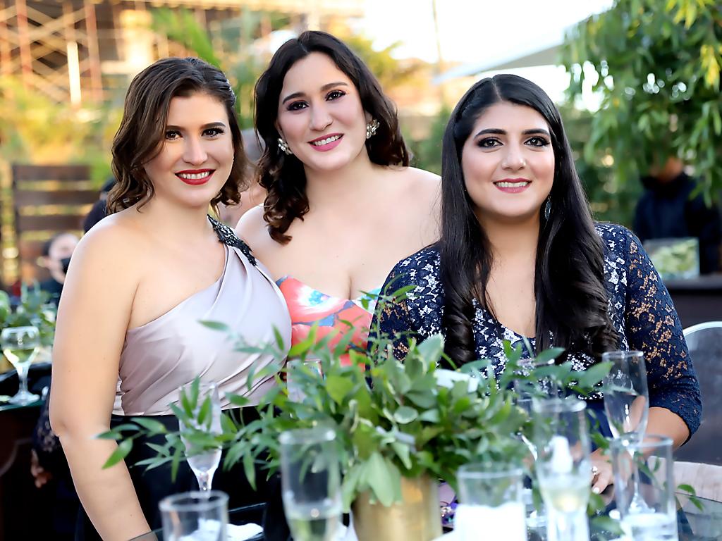Tatiana Oliva, Alejandra Villars y Beatriz Paredes