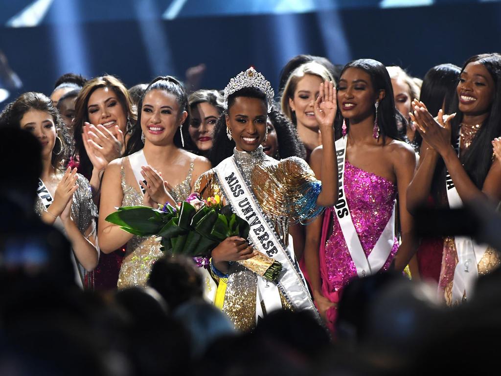 Miss Universe 2019 Zozibini Tunzi de Sudáfrica