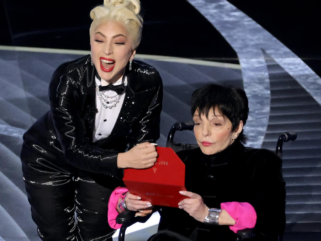 Presentación sorpresaLa sorpresa de los productores fue Liza Minelli, quien acompañada por Lady Gaga presentó el premio a Mejor Película.