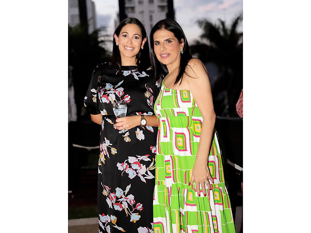 Nicole y Sandra Mourra