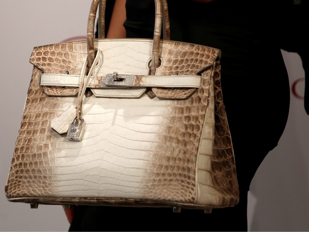 Khlóe KardashianBolso Diamond Himalaya Birkin de Hérmes, 49,500 dólares.