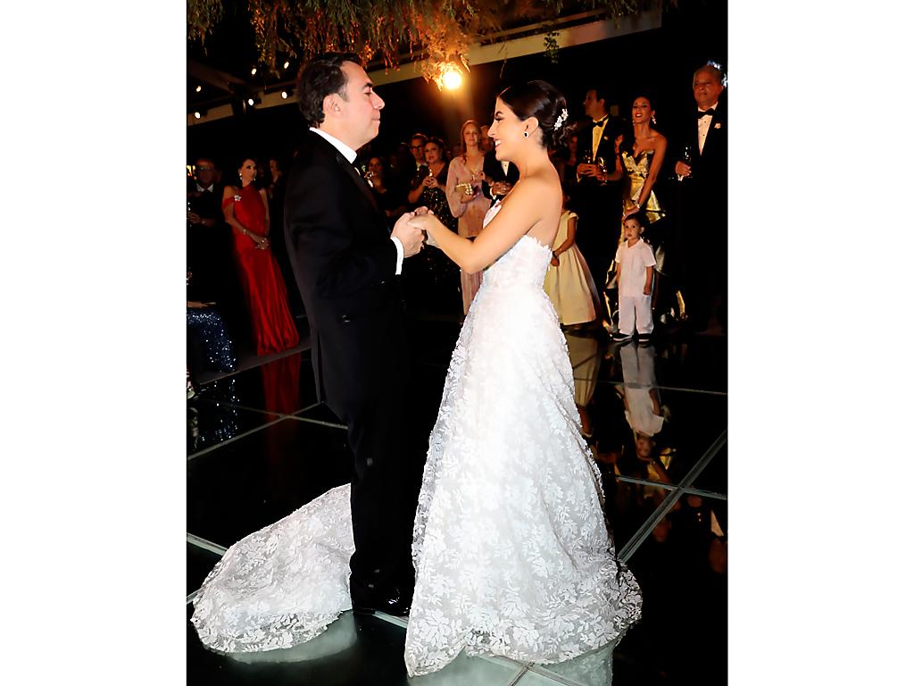 Padre e hija bailaron el “Privilegio de amar” de Lucero y Mijares