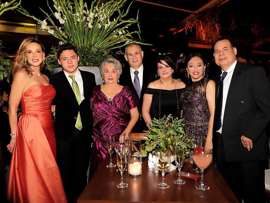 Karla Kafie, Angel Batres, Aracely Batres, Ricarlo y Ana López con Janeth y Angel Batres 