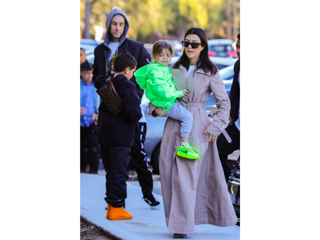 Tiempo de calidadPara diciembre del 2019 la amistad de la pareja seguía creciendo. Travis acompañó a Kourtney en un viaje de familia junto a sus hijos Mason y Reign.