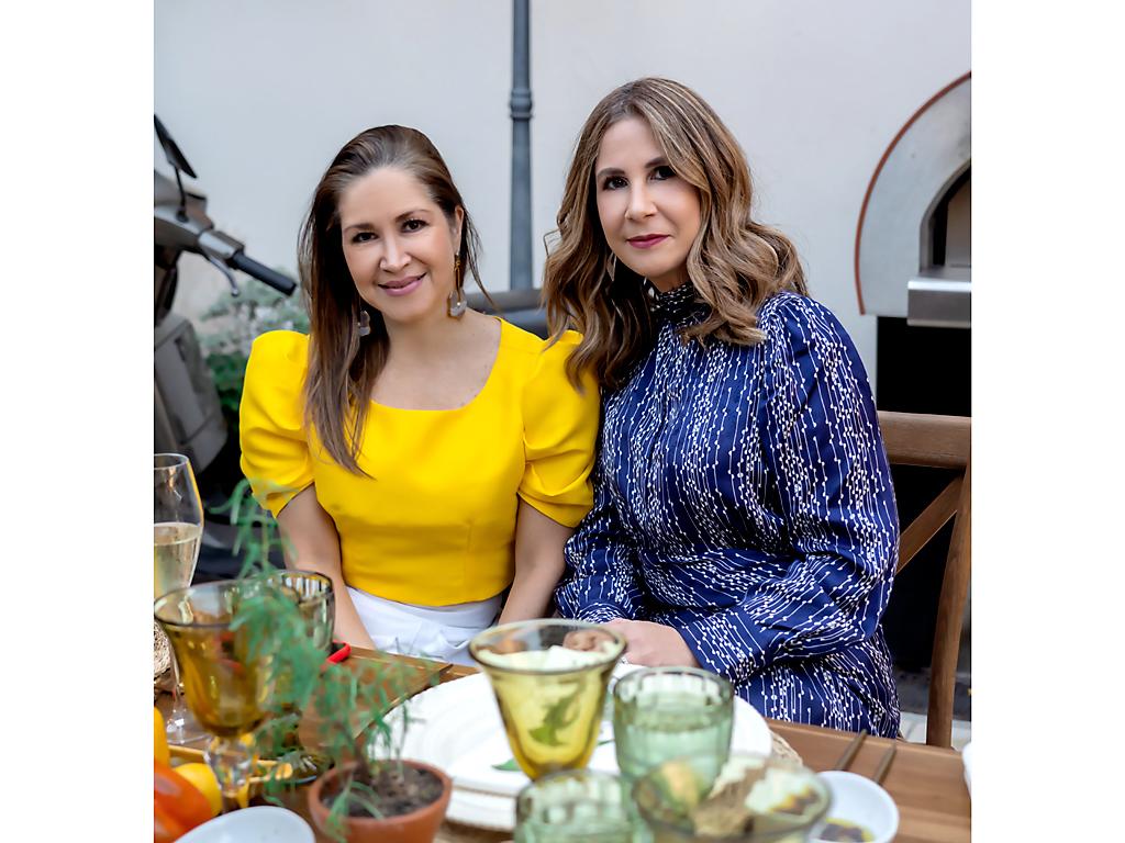 Lourdes Hawit y Alexia Marinakys.