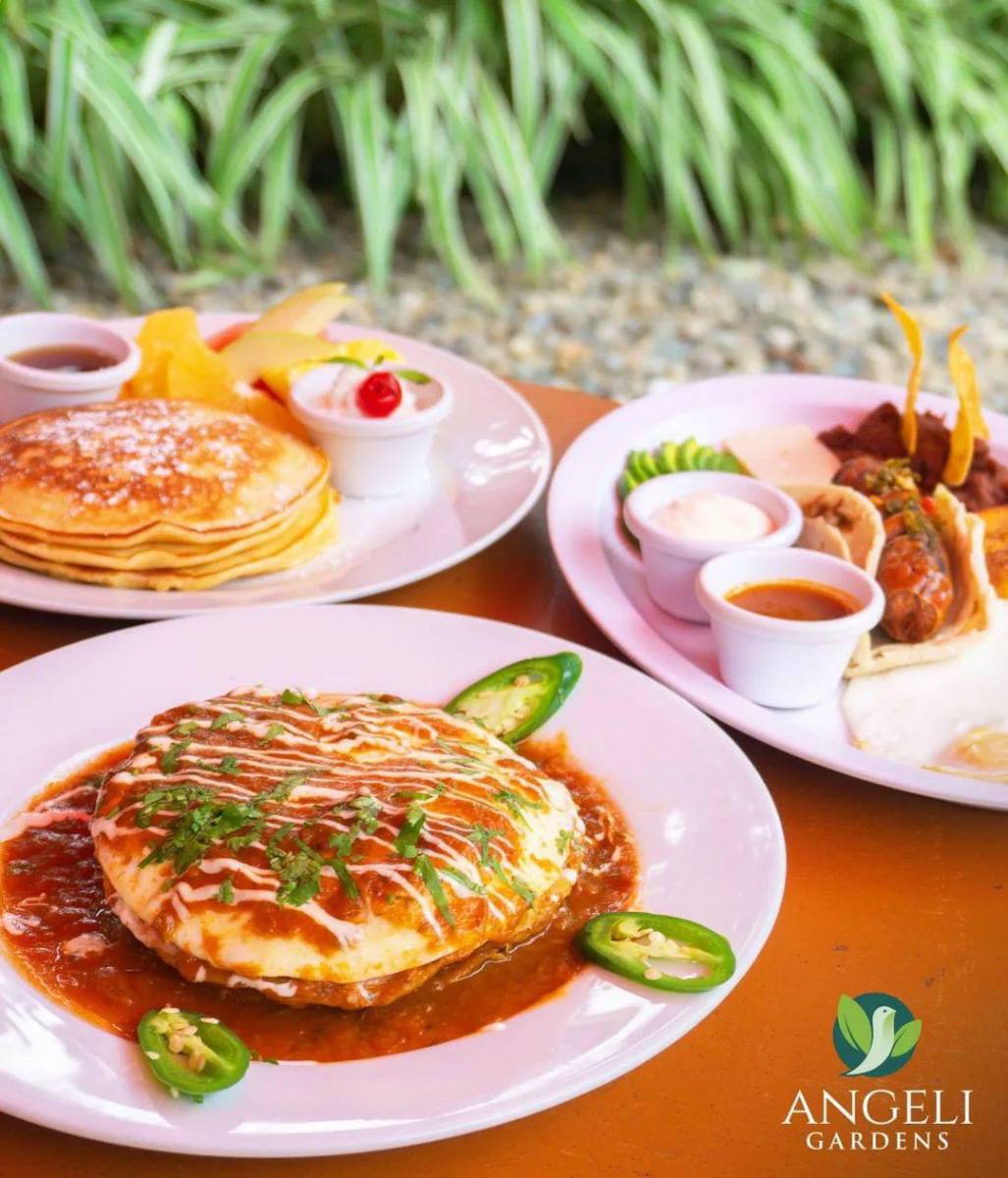 Angeli Gardens es un restaurante al aire libre que cuenta con un vivero para que puedas comprar plantitas. Aquí puedes disfrutar un delicioso desayuno, almuerzo o cena. También puedes hacer otras actividades como Canopy o caminatas en familia. Ahí se respira la naturaleza. El lugar está ubicado en Col. Altiplano, costado Norte Jardines del Recuerdo. Puedes seguir su cuenta de Instagram como @angeligardens.