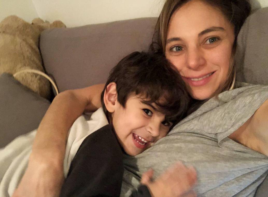 Este miércoles 8 de mayo el mundo del espectáculo se vistió de luto después de que se confirmara el fallecimiento del hijo de Mariana Derderián. El pequeño de seis años murió tras un accidente que se registró en la vivienda de la actriz de televisión.