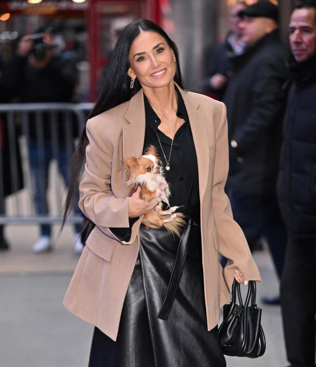Pilaf es el accesorio perfecto en todos los street style de la actriz estadounidense.