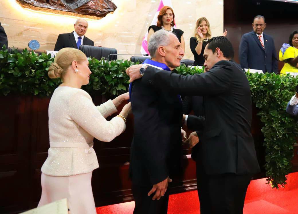 Un gesto, una banda, un nuevo mandato para Honduras.