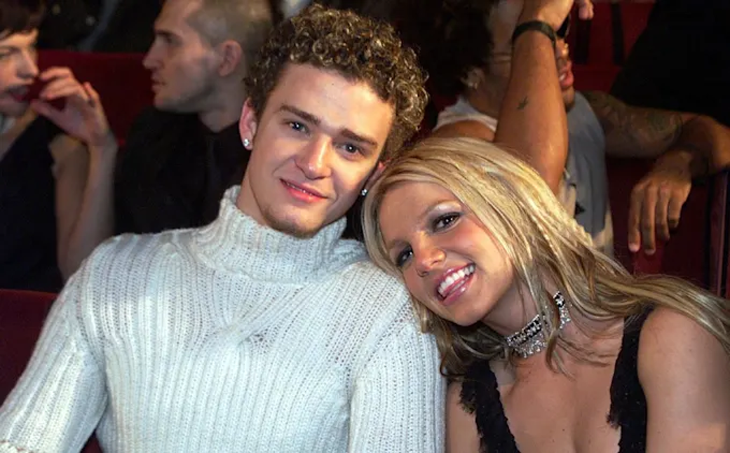 Britney Spears compartió información sobre su experiencia de aborto, explicando que tuvo lugar en su domicilio y que fue una decisión conjunta con Justin Timberlake.
