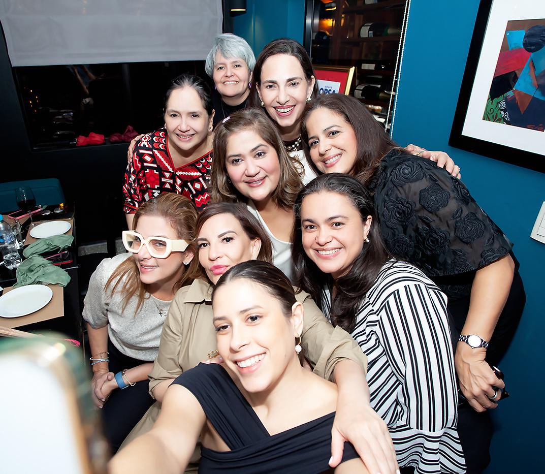 Arlene Castellón, Ana María Reyes, Lizza Handal, Isabel Sabillón, Doris Peña, Ruth Marie Canahuati, Blanca Bendeck, Lastenia Lanza y Michelle Marsan