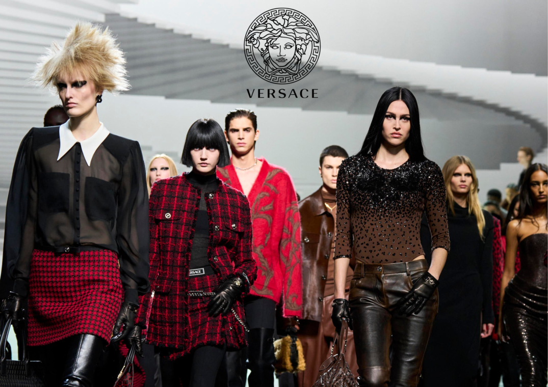 Luego de colecciones minimalistas y con simplicidad, Donatella Versace reincorpora la sensualidad audaz en su nueva colección presentada en la Semana de la Moda de Milán. La propuesta integra elementos punk, tales como cinturones con tachuelas, detalles de cristal y una hábil manipulación del cuero, todo ello fusionado de manera sofisticada con su confección de alta costura. El resultado son conjuntos que logran una transición fluida entre la elegancia profesional y una actitud con rebeldía, con muchísimo estilo. Conoce lo mejor de esta colección en la galería a continuación.