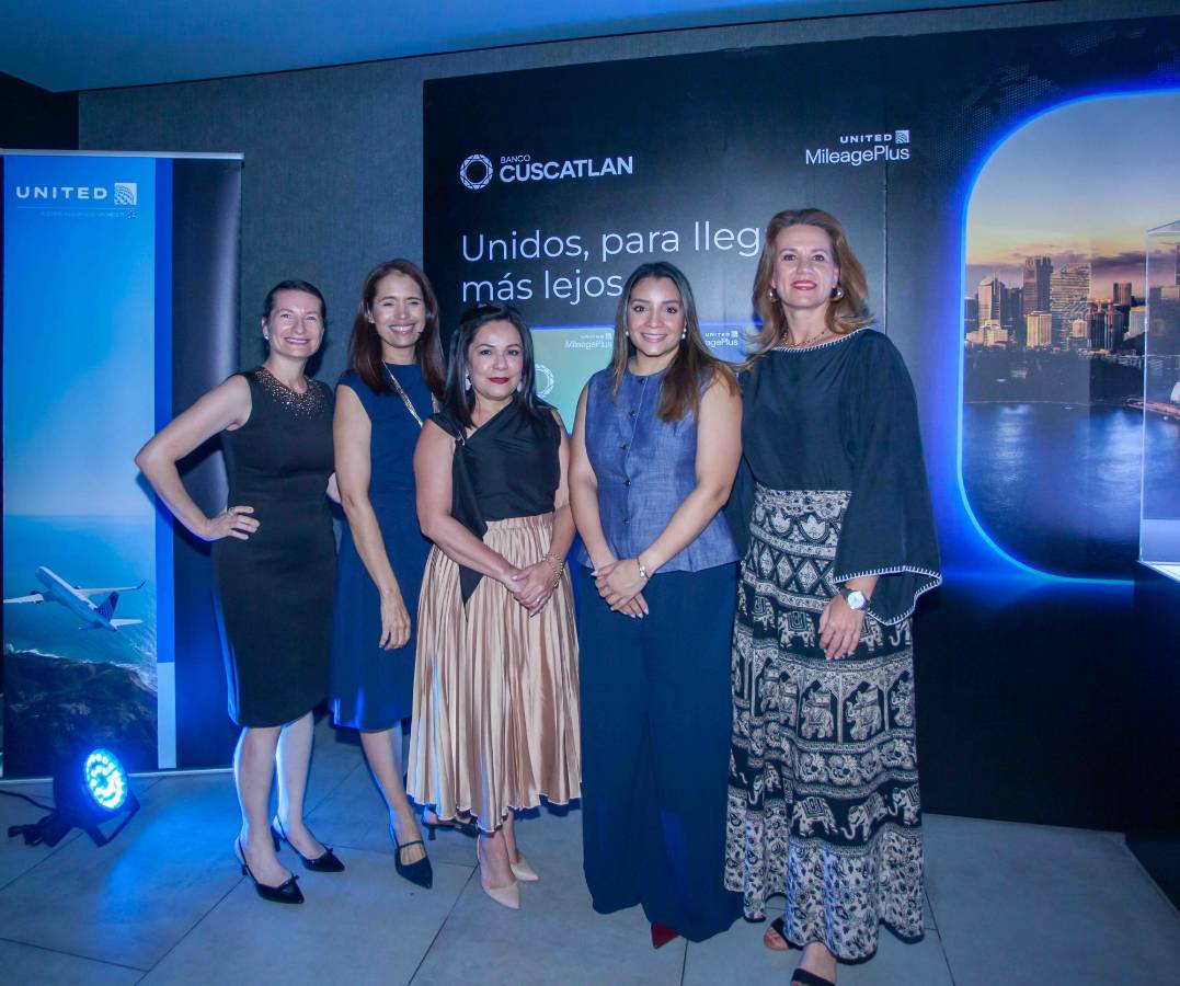 Silvia Castillo, Anny Cárcamo, Raquel López, Emily Zelaya y Ana Quezada.
