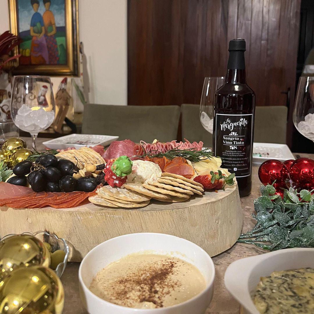 ¿Quieres comida gourmet o una buena bebida? Bien, La Marguerita Bistro es tu lugar ideal. Ubicado en Col. Moderna, 2 y 3 calle, 19 avenida, tu boca experimentará los mejores sabores que nunca podrás imaginar. El local y el ambiente del lugar tiene todo para que pases un buen rato en compañía de tus amigos o familiares. Puedes seguir su perfil de Ig como @lamargueritabistro.