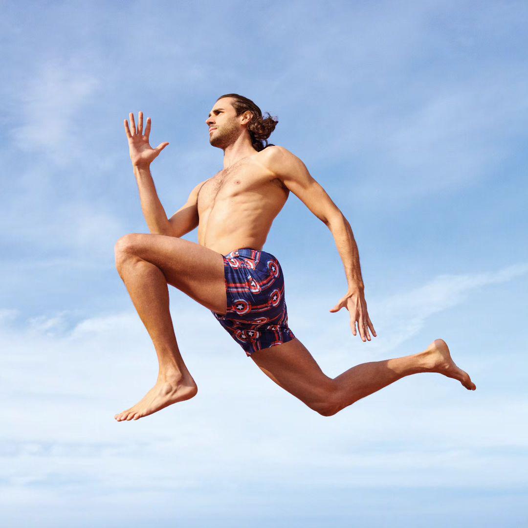 <b>Gianmarco Tamberi</b> es uno de los atletas que te hará no apartar la vista del atletismo en los Juegos Olímpicos. Originario de Civitanova, Italia, Tamberi es un destacado especialista en salto de altura. Además, como dato adicional, fue el abanderado de su delegación en París 2024, añadiendo aún más razón para seguirlo de cerca.
