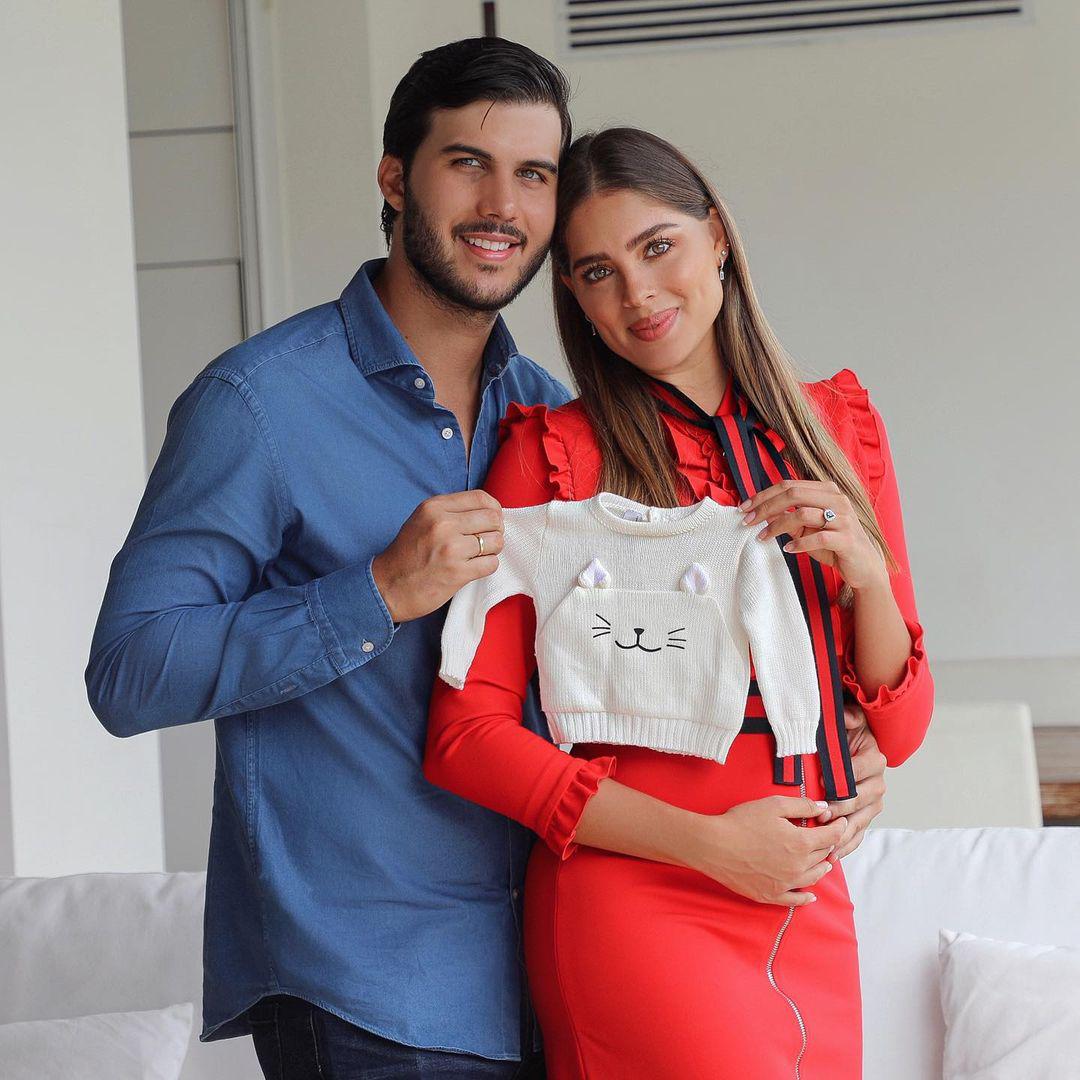 “Mi familia está en Colombia y llegarán el 13 de noviembre a El Salvador. Mi hija de quedará en Colombia con su madrina y la nana. Mi esposo sin duda, vendrá a apoyarme”. 