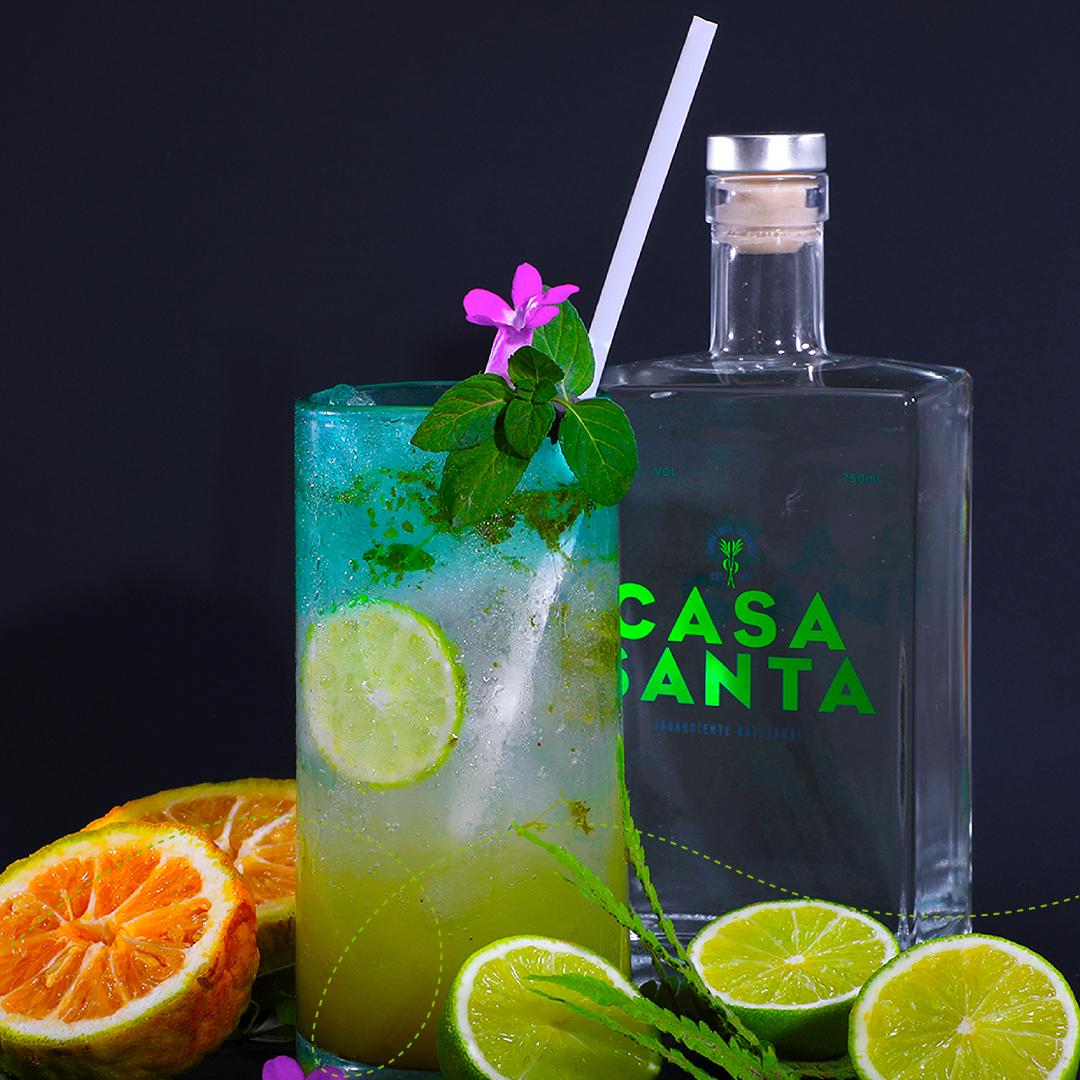 Ubicado en Mall Galería, Casa Santa es un restaurante/bar con un concepto muy diferente y gastronomía auténtica, con mucho aguardiente. ¡Disfruta de comida deliciosa y música que te llevará a otro mundo!