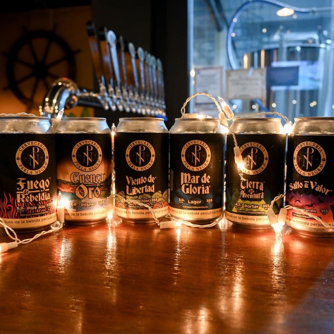 La cervecería Perla Negra es la casa para todos aquellos que quieren disfrutar de música en vivo, buena cerveza y deliciosas entradas o comidas. Cuenta con su propia producción de cerveza, lo cual te fascinará porque lo que consumes es de calidad. El lugar está ubicado en 23 ave 4 Calle SO, San Pedro Sula 21104, no olvides seguir su cuenta de Ig como @perlanegrahn.