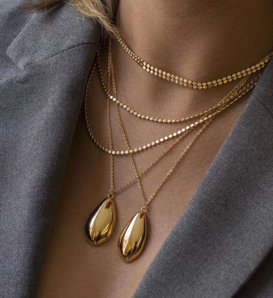 <u><b><a rel="nofollow" href="https://www.instagram.com/amorianajewelry/">Amoriana</a></b></u><b> </b>realza la belleza femenina con sus joyas de plata 925, baño en oro y oro 14k. Colecciones únicas, creadas por diseñadores, destacan por su elegancia y calidad excepcional, celebrando la individualidad de cada mujer con estilo y sofisticación.