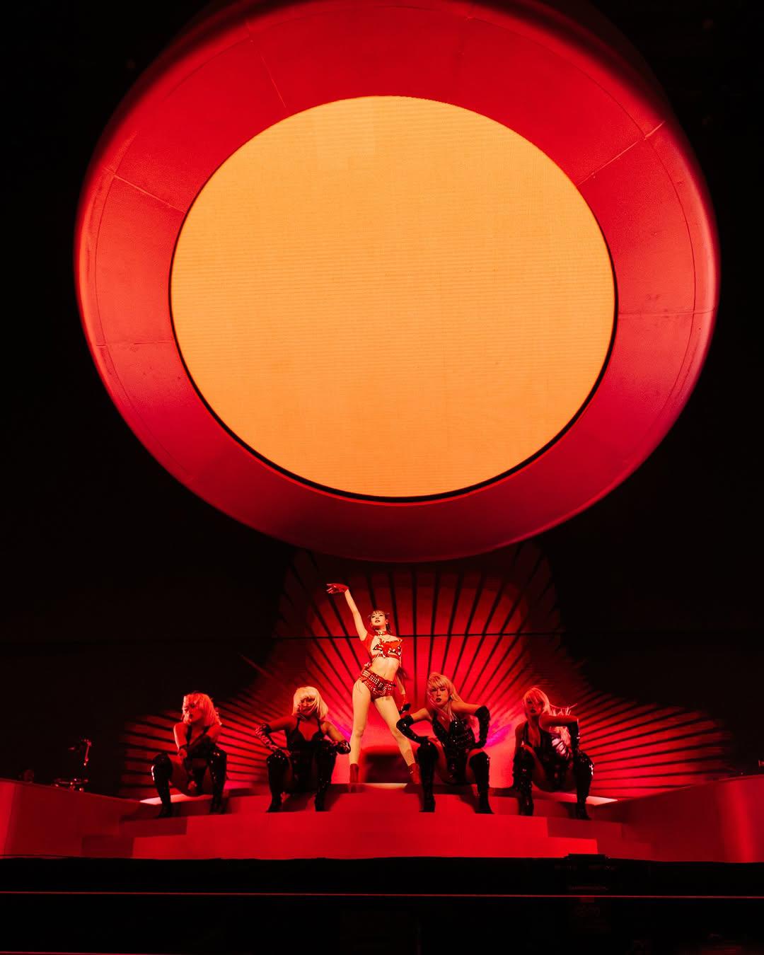 Lisa de BLACKPINK conquista Coachella 2025 con su debut en solitario