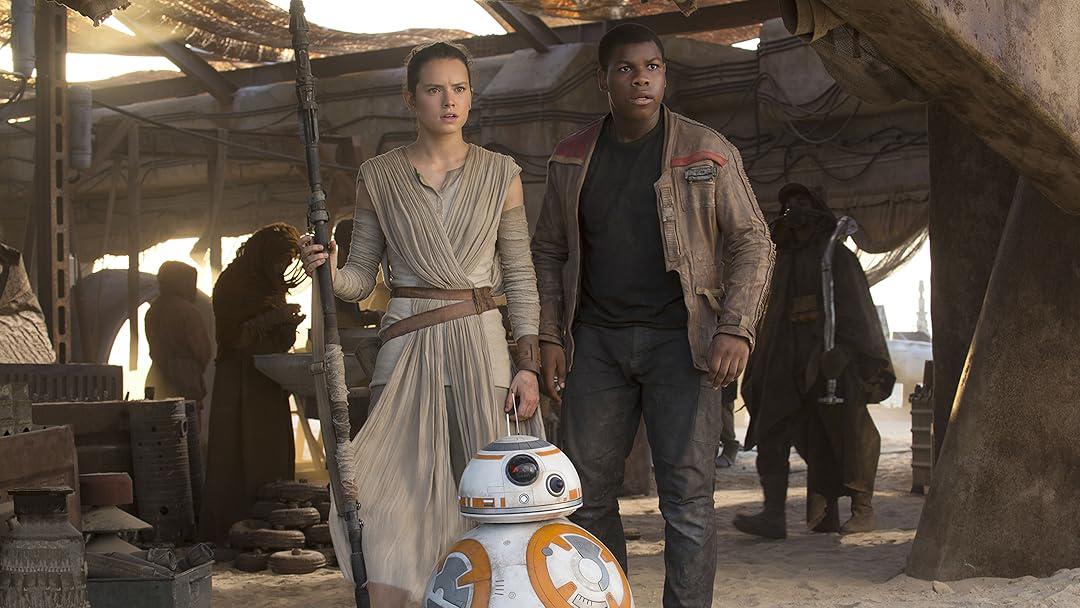 <b>Star Wars: The Force Awakens</b> La esperada secuela de la saga de <i>Star Wars</i> marcó un regreso triunfal con nuevas aventuras y personajes. Dirigida por J.J. Abrams, esta película fue un fenómeno mundial.