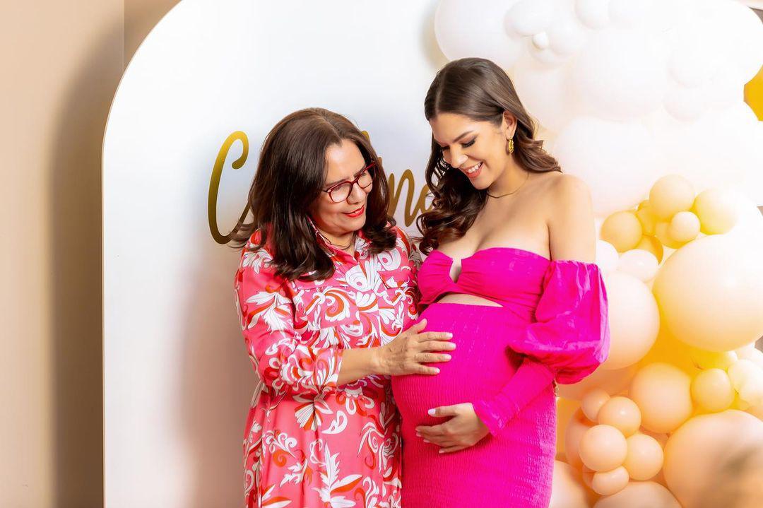 <b>Melissa Valeriano</b>La conductora de televisión compartió una serie de fotografías junto a su mamá. “Feliz día mami gracias por su amor incondicional y entrega la admiro muchísimo por ser una gran mujer y abuela bendigo su vida hoy y siempre”, explicó en Instagram. 