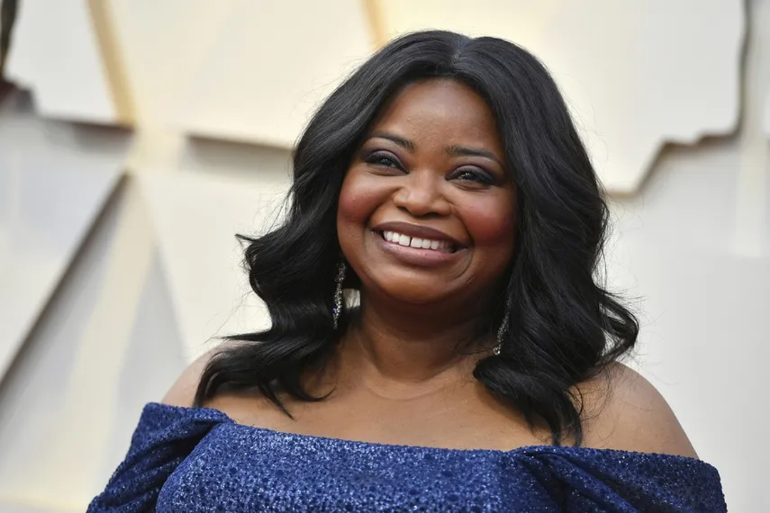 La talentosa Octavia Spencer, galardonada con el premio Oscar a mejor actriz secundaria en 2012 por su papel en “The Help”, compartió en su perfil de <a rel="nofollow" href="https://www.instagram.com/p/Cy91lWxL2F-/">Instagram</a>:“Estoy increíblemente triste al enterarme del fallecimiento de Matthew Perry hoy. Su regalo al mundo será recordado para siempre. Enviando amor a la familia, amigos, coprotagonistas y millones de fanáticos de Matthew en todo el mundo”.