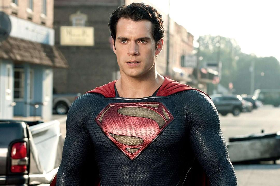 <b>Henry Cavill</b>Por otro lado, en el mundo de DC COMICS, tenemos al increíble actor que interpretó a Superman. ¿Quién más desea que nos tome en sus brazos y volar juntos?