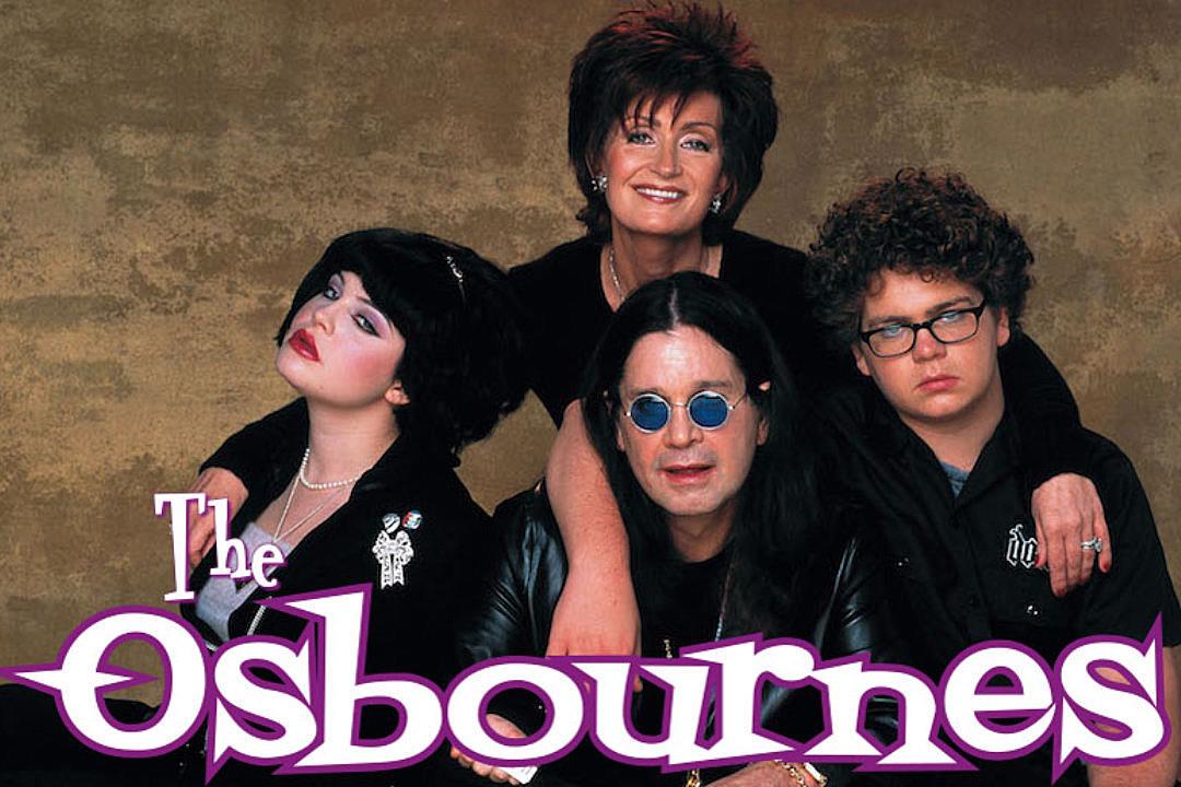 En los 2000, mostró su lado más humano en el reality show “The Osbournes”, junto a su esposa Sharon y sus hijos, ganándose el cariño del público global.