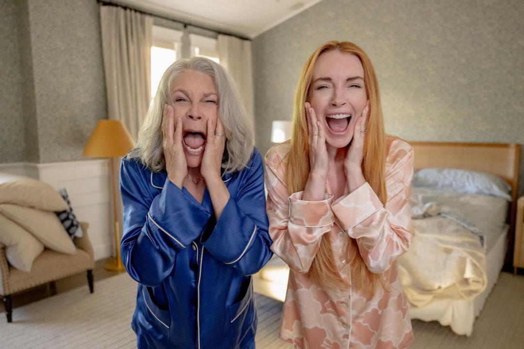La icónica película Freaky Friday regresa con una secuela y los fans no podrían estar más emocionados. Dos décadas después de la película original, el dúo madre-hija formado por Jamie Lee Curtis y Lindsay Lohan está listo para volver en Freakier Friday. Aquí te contamos todo lo que sabemos hasta ahora sobre esta esperada secuela.