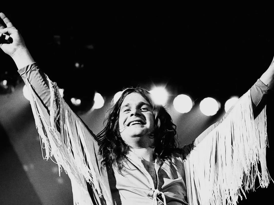 Ozzy Osbourne dejó una marca imborrable en la historia del rock. Su voz, su estilo y sus canciones seguirán inspirando a futuras generaciones.