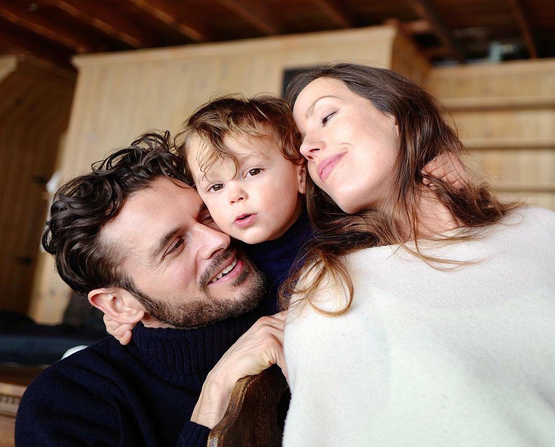 Tras el anuncio de su muerte, las redes sociales del actor se llenaron con mensajes de duelo, donde muchas personas expresaron sus condolencias a su esposa, Stephanie, y a sus dos hijos. 