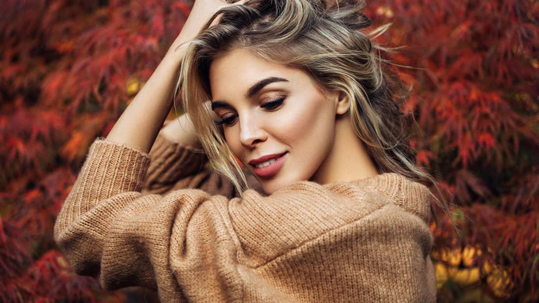 <b>Vanillia Chai</b>Una tendencia de color en cabello que se caracteriza por un rubio suave con reflejos fríos en tonos ceniza o beige, proporcionando un realce a las facciones y adaptándose perfectamente a todas las estaciones del año.