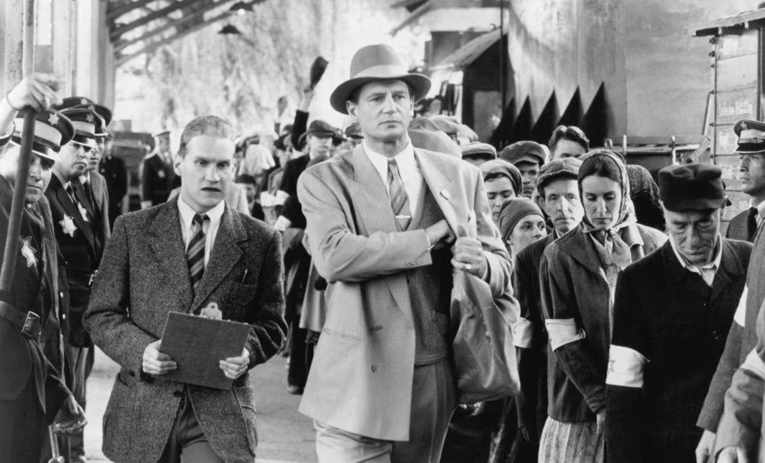 Netflix: La lista de Schindler - 1 de abril, una película que cuenta cómo Oskar Schindler gastó toda su fortuna en salvar a más de mil judíos que iban a ser enviados al campo de exterminio de Auschwitz.