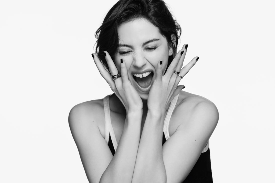 Gracie Abrams y Coco Mademoiselle Crush Absolu: una nueva historia con Chanel