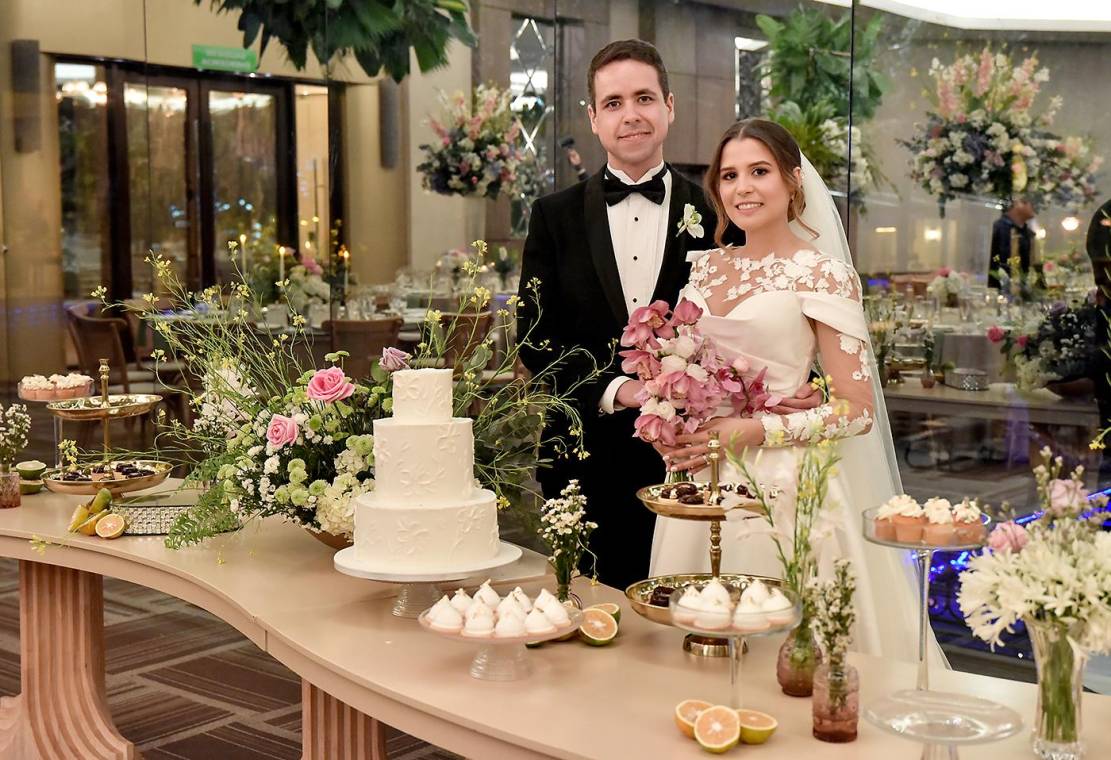Guillermo Bográn y Alexa Girón celebran su boda